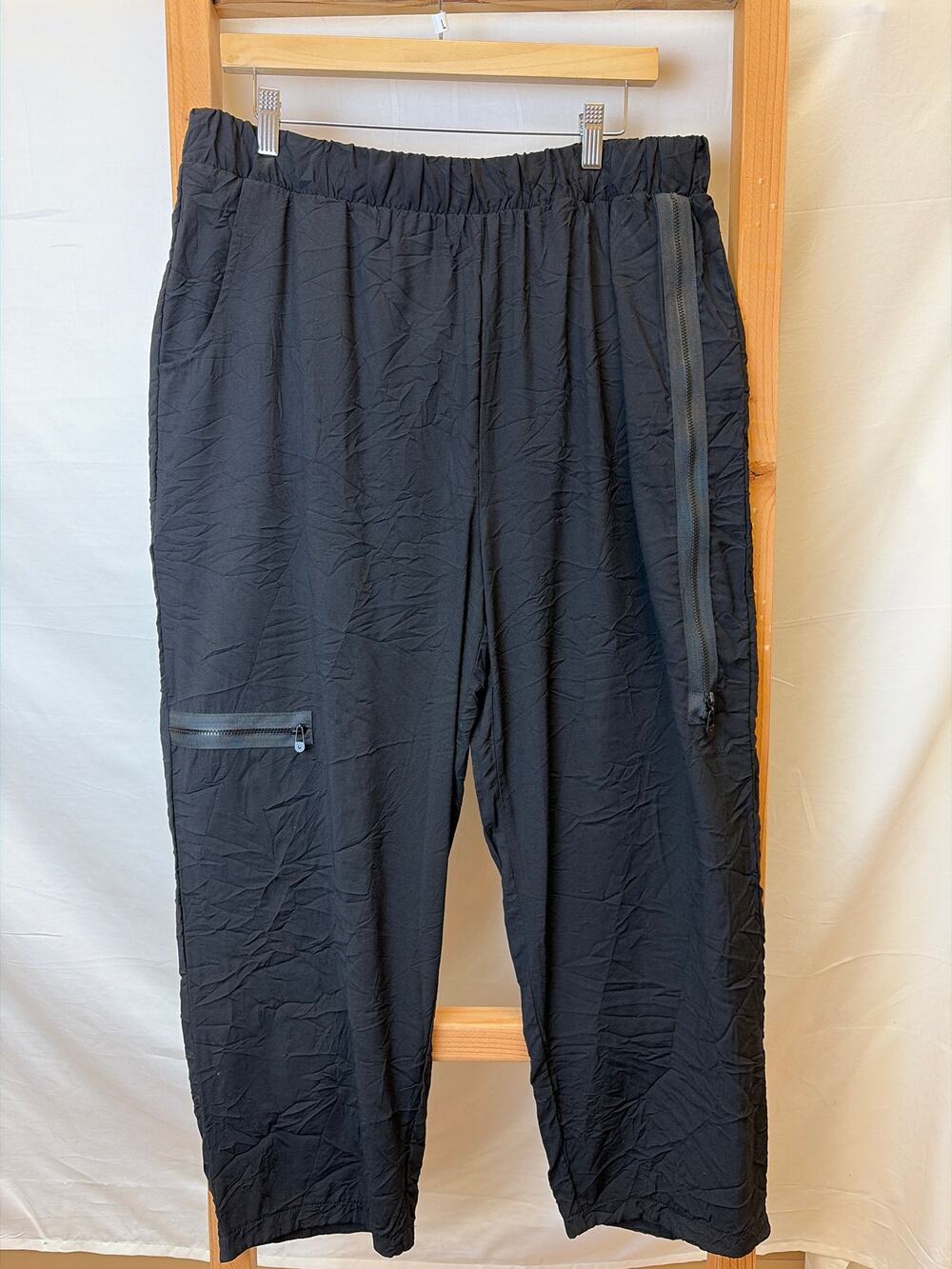 NWT Ever Sassy Boutique Black Crinkle Ankle Pants Fun Zipper #0266 LG